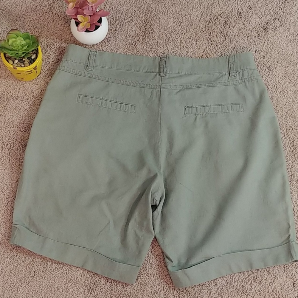 🌤Esmara - Sage Green Linen/Cotton Cuffed Pleated Shorts🍃 - Picture 2 of 5